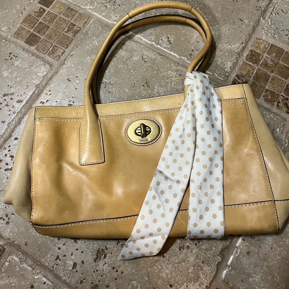 Leather Coach Purse. Tan Color